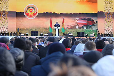 Лукашэнка: ніякая Расія не збіраецца праз Беларусь нападаць на Польшчу, Літву, Латвію, Украіну