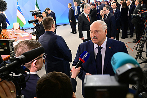 Лукашэнка адказаў на пытанне, колькі комплексаў 