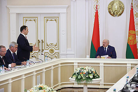 Урад Беларусі прапануе кардынальныя меры, але Лукашэнка не спяшаецца з высновамі