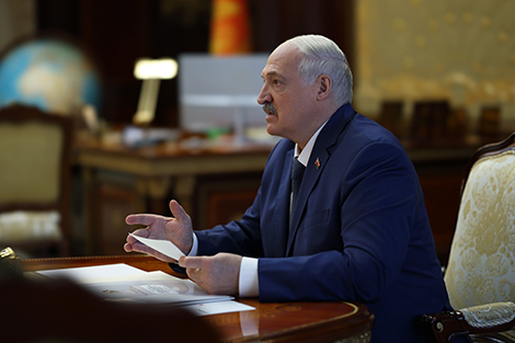 Лукашэнка даручыў забараніць паездкі за мяжу дзіцячых груп без дзяржнагляду і дазволу