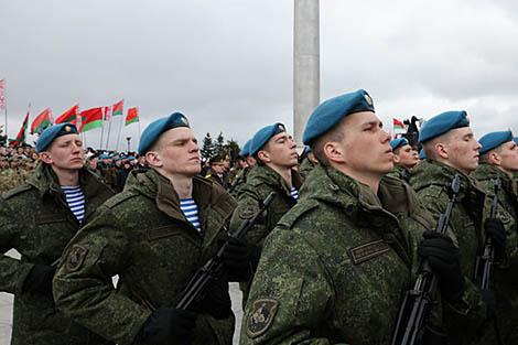 Беларускія ваеннаслужачыя прынеслі клятву на вернасць народу і Прэзідэнту