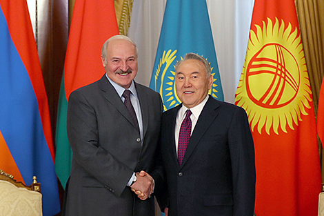 Лукашэнка павіншаваў Назарбаева з юбілеем