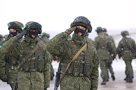 Лукашэнка: сучасная беларуская армія мабільная, кампактная і аснашчаная