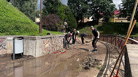Барацьба са стыхіяй у Гродне, палявыя работы і турызм. Лукашэнка заслухаў даклад Караева