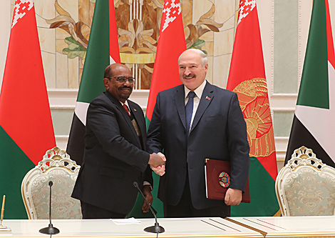 Лукашэнка назваў галоўныя дамоўленасці па выніках перагавораў з Прэзідэнтам Судана ў Мінску