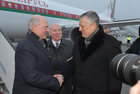 Лукашэнка прыбыў у Санкт-Пецярбург, дзе прыме ўдзел у самітах ЕАЭС і СНД