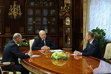 Лукашэнка расказаў аб прычынах выбару Караева на пасаду кіраўніка Гродзенскай вобласці