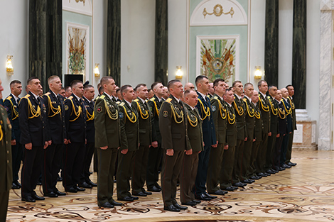 Лукашэнка ўручыў генеральскія пагоны вышэйшаму афіцэрскаму складу
