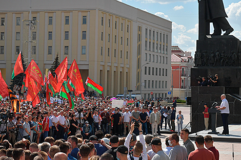 Лукашэнка: нам не патрэбны заморскія, нам патрэбны свой урад, сваё кіраўніцтва