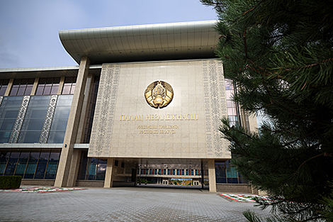 Мяняюцца правілы гульні на прававым полі. Лукашэнка падпісаў папраўкі ў законы па нарматворчасці