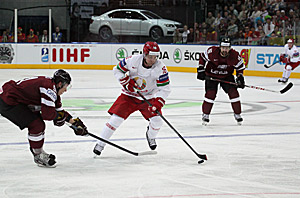 Белорусские хоккеисты победили Латвию 3:1 и вышли в плей-офф ЧМ в Минске