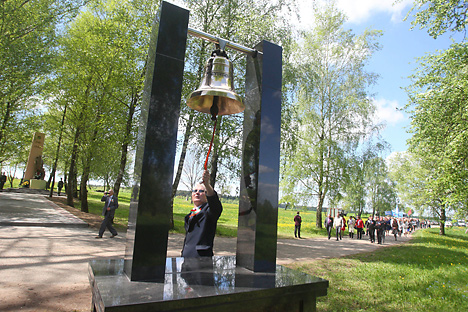 Мемориальный колокол будет звонить по невинно убитым в войну жителям деревни Шауличи