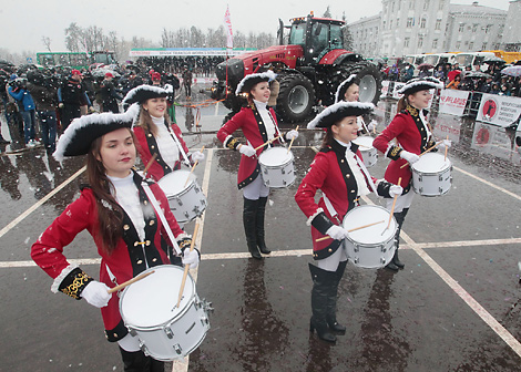 明斯克拖拉机厂（MTZ）推出最大功率拖拉机Belarus-4522