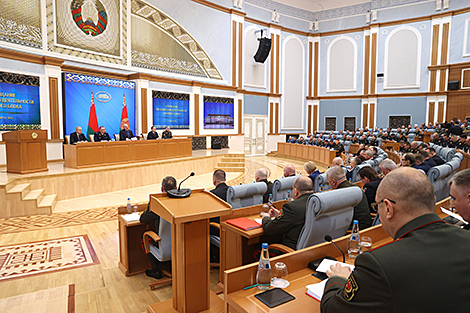 国家安全和强力部门的局势— 卢卡申科谈开会的缘由