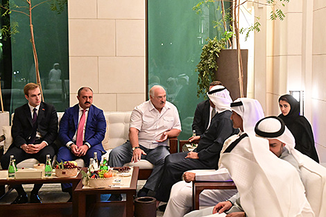 白俄罗斯总统与阿联酋总统讨论合作发展与双边项目实施问题