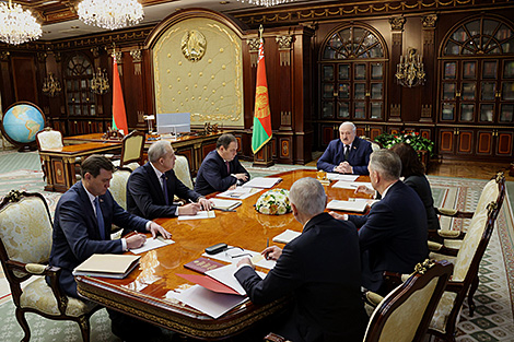 会议应庄严而有意义:卢卡申科会见时讨论了全白俄罗斯人民大会会议的筹备工作