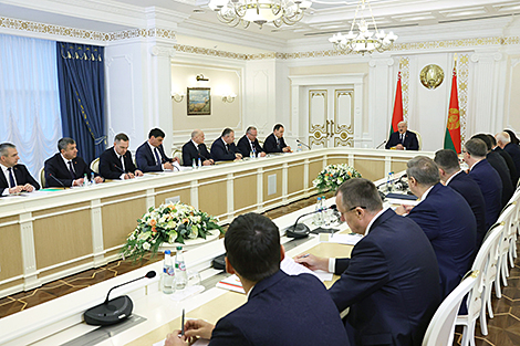 卢卡申科称为公路客运制定统一严格的游戏规则的必要