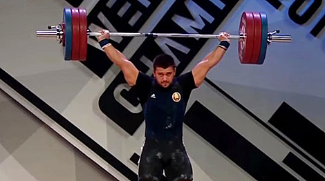 白罗斯人叶甫盖尼· 吉洪佐夫在巴统成为举重运动员欧洲冠军