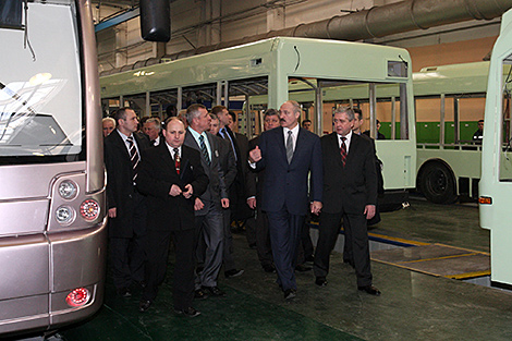 在危机期间，卢卡申科把这家工厂作为一个例子。白俄罗斯电动交通工具如何征服市场
