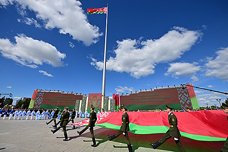 卢卡申科：国旗、国徽和国歌反映了白俄罗斯人民的命运