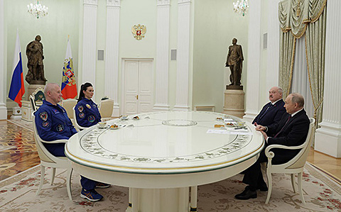 这是我们的团结：卢卡申科和普京在克里姆林宫会见瓦西里耶夫斯卡娅和诺维茨基