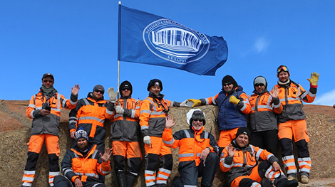 白罗斯极地考察人员在即将到来的科学日上向国家表示祝贺