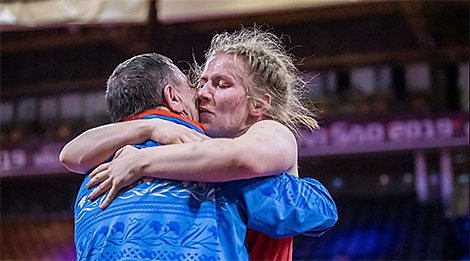 白罗斯人阿纳斯塔西娅·济缅科娃在塞尔维亚举办的第23届摔跤欧洲锦标赛中获得一枚金牌