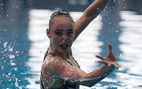 白罗斯花样游泳选手瓦西琳娜·洪多什科在俄罗斯锦标赛上获得银牌