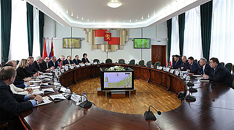 明斯克欧运会准备代表团研究在克拉斯诺亚尔斯克举行世界大学运动会经验