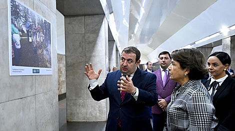 亚美尼亚总统的配偶在叶里温访问了白通社“白罗斯之魅力”摄影展