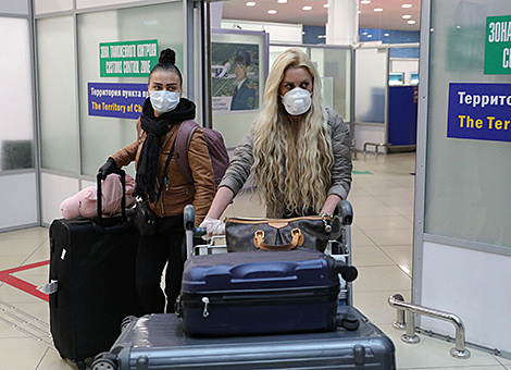 明斯克国家机场要求乘客戴口罩