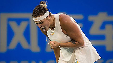 白罗斯姑娘 阿里纳•索博伦科 在中国举办的网球锦标赛中挺进四分之一决赛