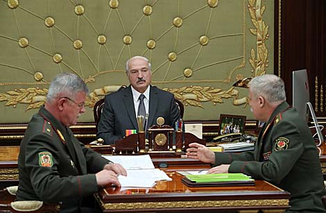 卢卡申科发表了关于拘留庞大的非法武器的信息