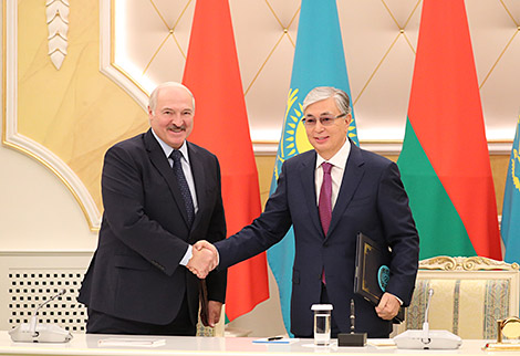 白罗斯与哈萨克斯坦举行总统会谈后签署六项协议