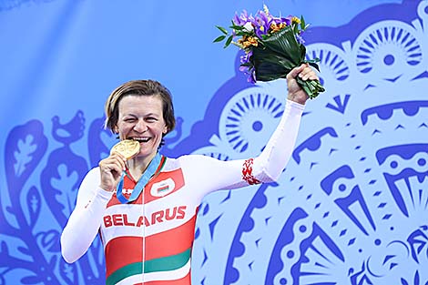 卢卡申科祝贺自行车选手 塔季扬娜·沙拉科娃 在第二届欧洲运动会上夺冠