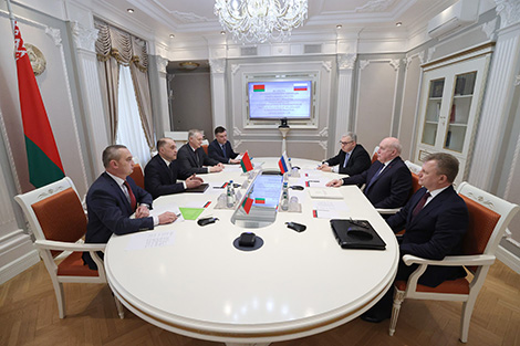 白罗斯安全委员会国务秘书和俄罗斯大使讨论了国际安全专题