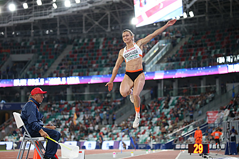 安娜斯塔西娅•米罗尼奇克-伊瓦诺娃在欧洲-美国田径比赛跳远中获胜