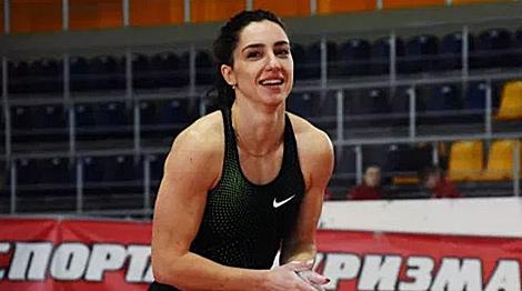 伊利娜•茹克在法国锦标赛上创造了撑杆跳国家纪录