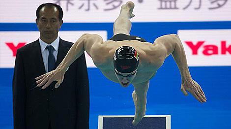 白罗斯选手伊利亚·希曼诺维奇在杭州游泳锦标赛中取得银牌