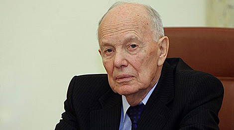 卢卡申科为乌克兰国家科学院100周年纪念向主席鲍里斯·帕托纳表示祝贺