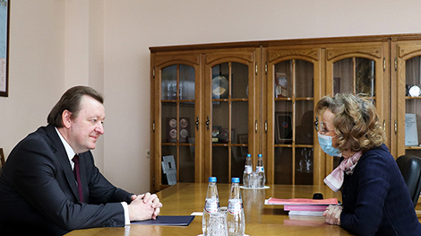 在白罗斯外交部与奥地利和美国的外交使团团长举行了会议