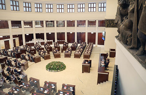 白罗斯议会考虑确定总统选举的日期
