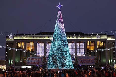 白罗斯最高新年圣诞树的高度在独联体国家中排名前五
