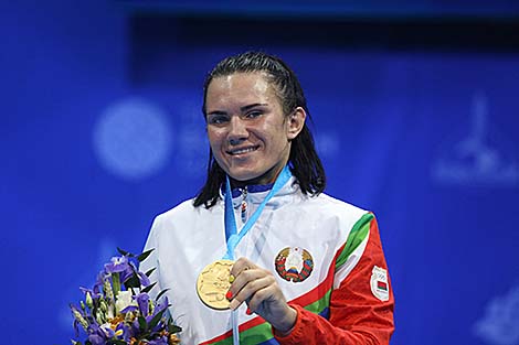 卢卡申科就在第二届欧运会赢得金牌向安杰拉•日林斯卡娅致电祝贺