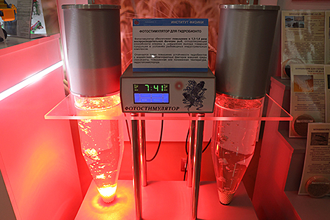 两台激光器以拖拉机的价格出售—卢卡申科了解了白罗斯国家科学院的展览