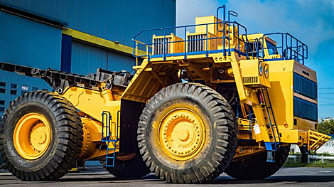 别拉斯生产了第1500辆220吨采矿自卸车