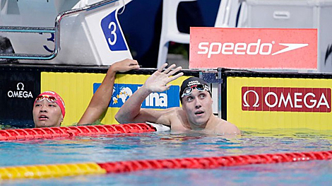 游泳运动员伊利亚•希马诺维奇在东京世界杯第一阶段中获胜