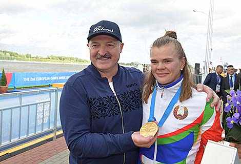 卢卡申科祝贺第二届欧运会上获胜的白罗斯赛艇运动员