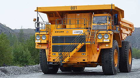 别拉斯向卡奇卡纳尔采矿选矿联合企业交付了两辆240吨自卸车