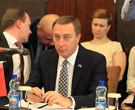 白俄罗斯总统办公室副主任尼科莱.斯诺普科夫号召中国企业积极在白俄罗斯建立联合企业
